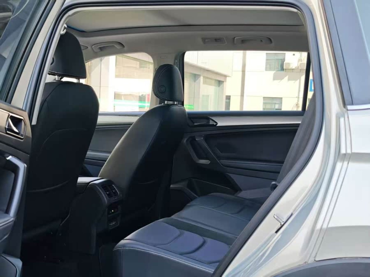 大眾 途觀L  2018款 改款 330TSI 自動兩驅(qū)豪華版圖片