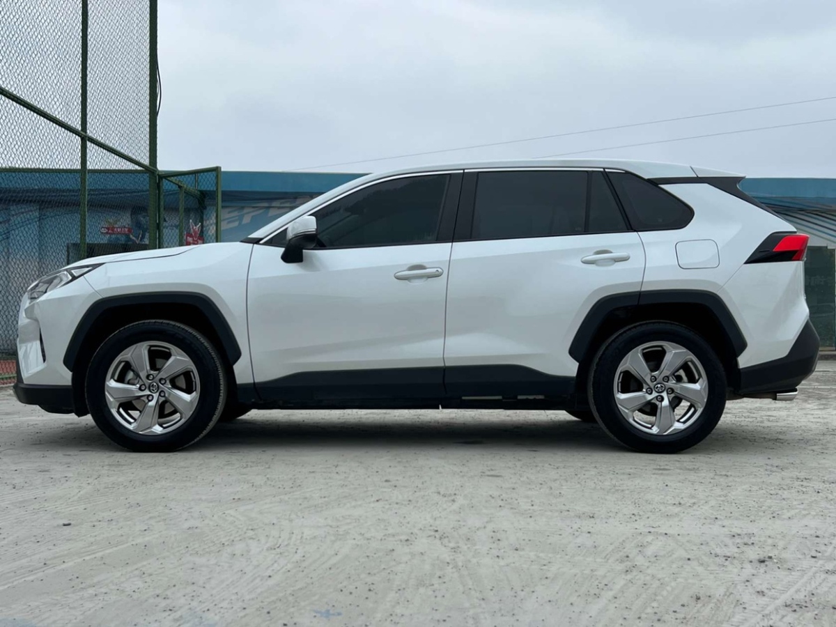 豐田 RAV4榮放  2022款 2.0L CVT兩驅(qū)風(fēng)尚版圖片