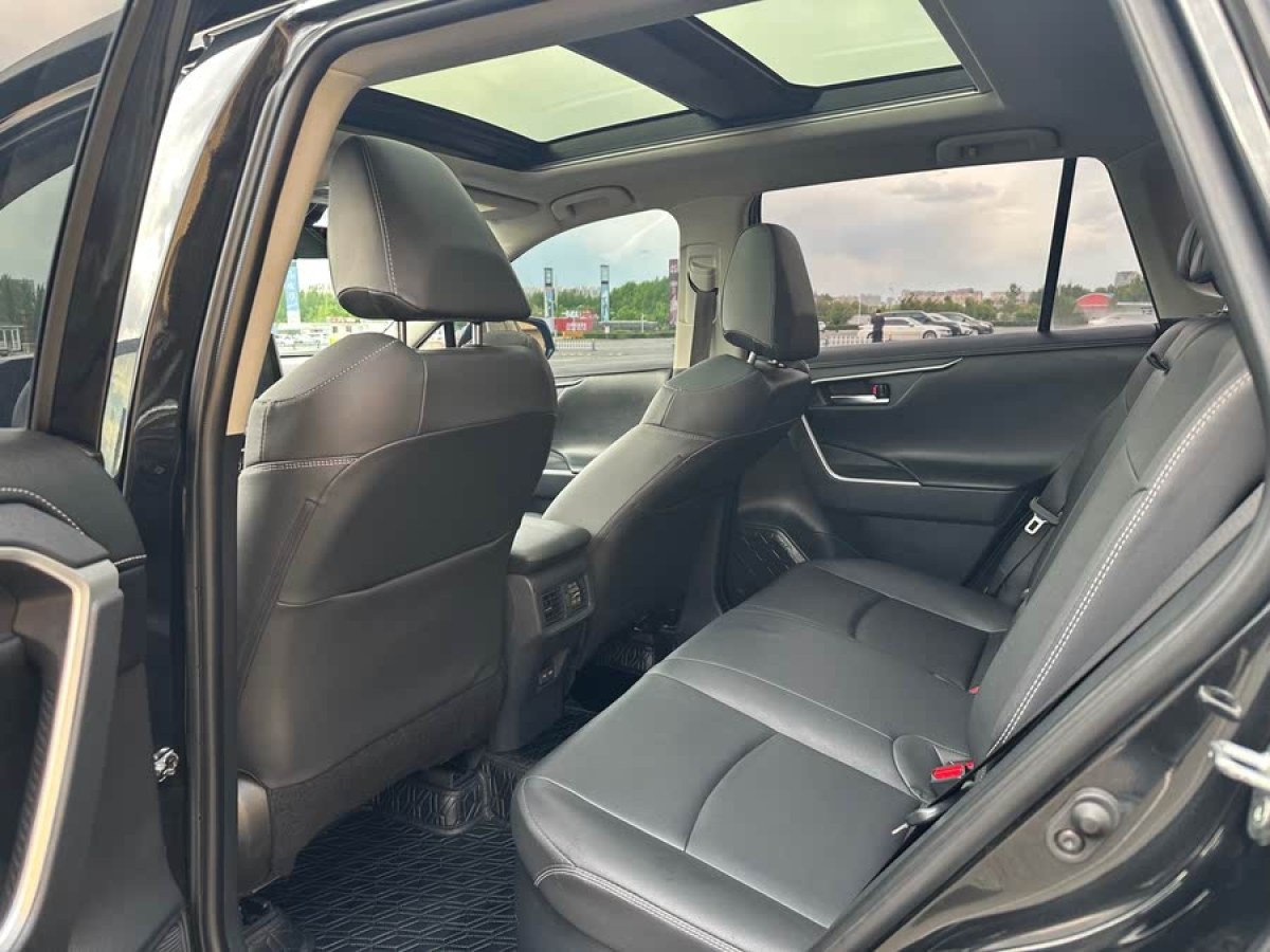 豐田 RAV4榮放  2023款 雙擎 2.5L E-CVT四驅(qū)旗艦版圖片