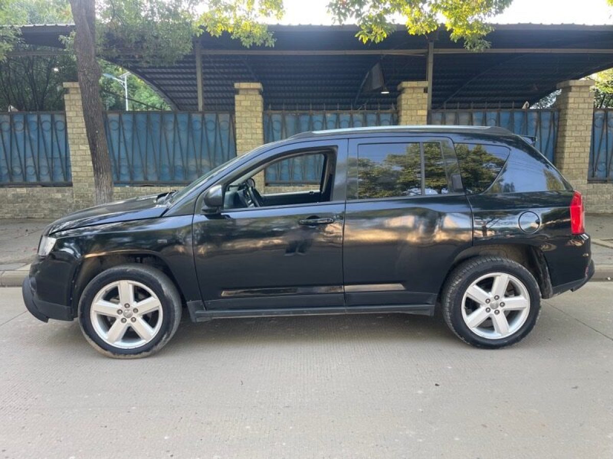 Jeep 指南者  2012款 2.4L 四驅(qū)豪華版圖片