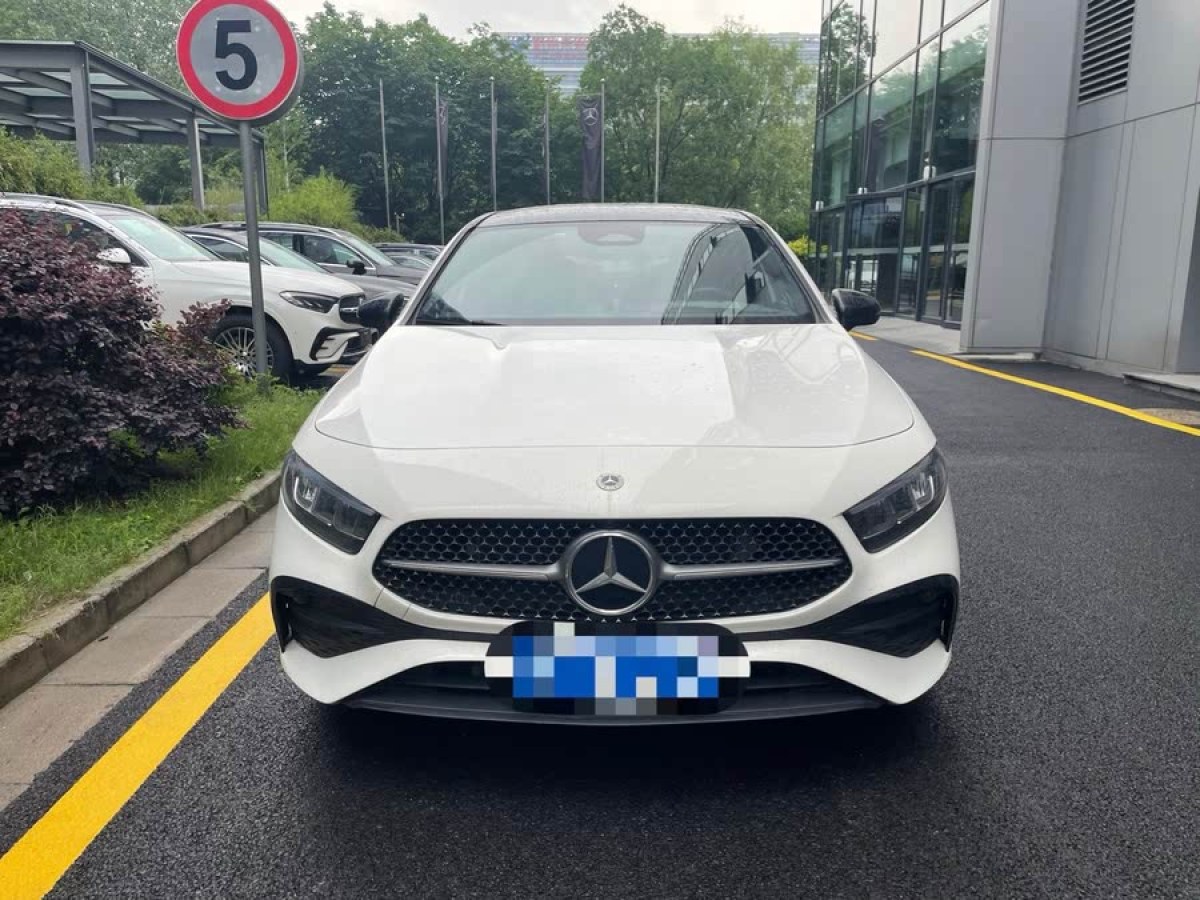 奔馳 奔馳A級(jí)  2023款 A 200 L 時(shí)尚型圖片