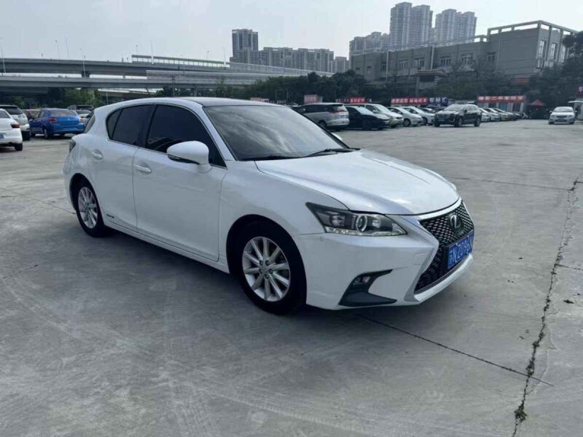 雷克薩斯 CT  2013款 CT200h 領(lǐng)先版圖片
