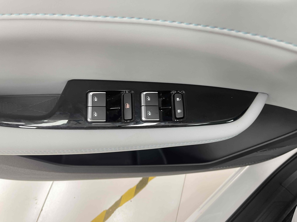 長(zhǎng)安 長(zhǎng)安UNI-Z  2025款 1.5T 尊貴型圖片