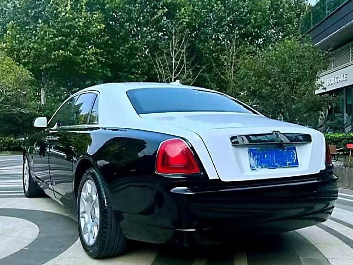 勞斯萊斯 古思特  2010款 6.6T 標(biāo)準(zhǔn)版圖片