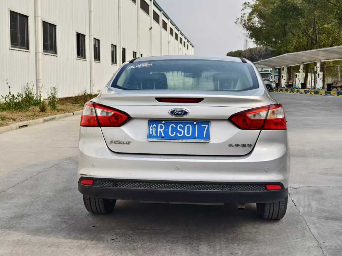 福特 福克斯  2013款 2.0T ST 標(biāo)準(zhǔn)版圖片