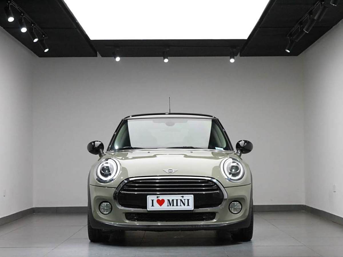 MINI COUNTRYMAN  2018款 1.5T COOPER 藝術(shù)家圖片