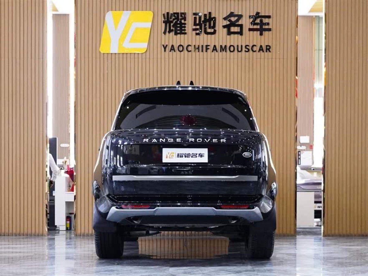 路虎 攬勝  2023款 改款 3.0 L6 400PS 盛世加長(zhǎng)版圖片