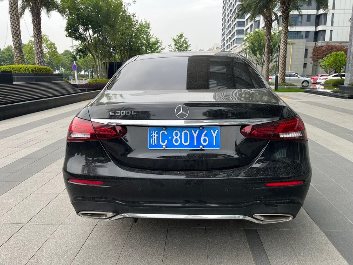 奔馳 奔馳E級  2020款 改款 E 300 L 運動時尚型圖片