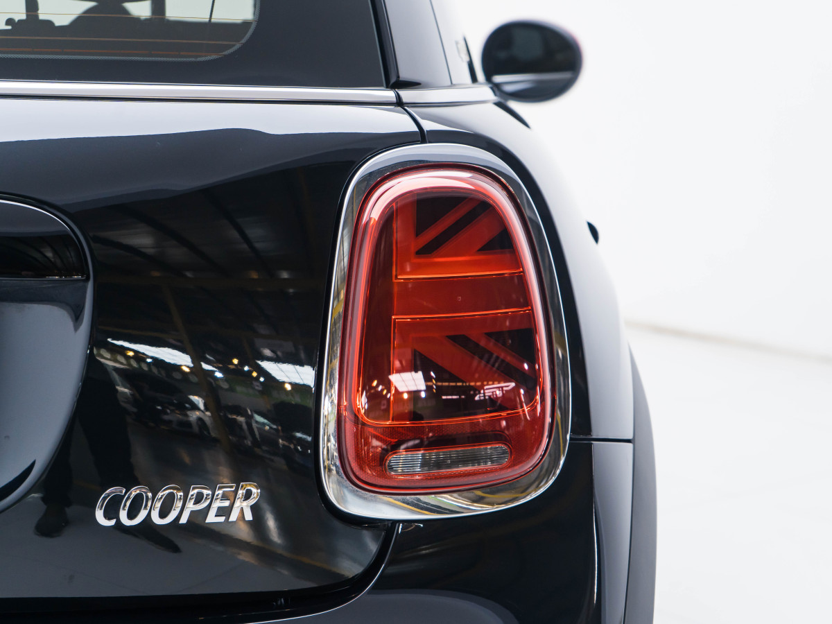 MINI MINI  2023款 改款 1.5T COOPER 藝術(shù)家圖片