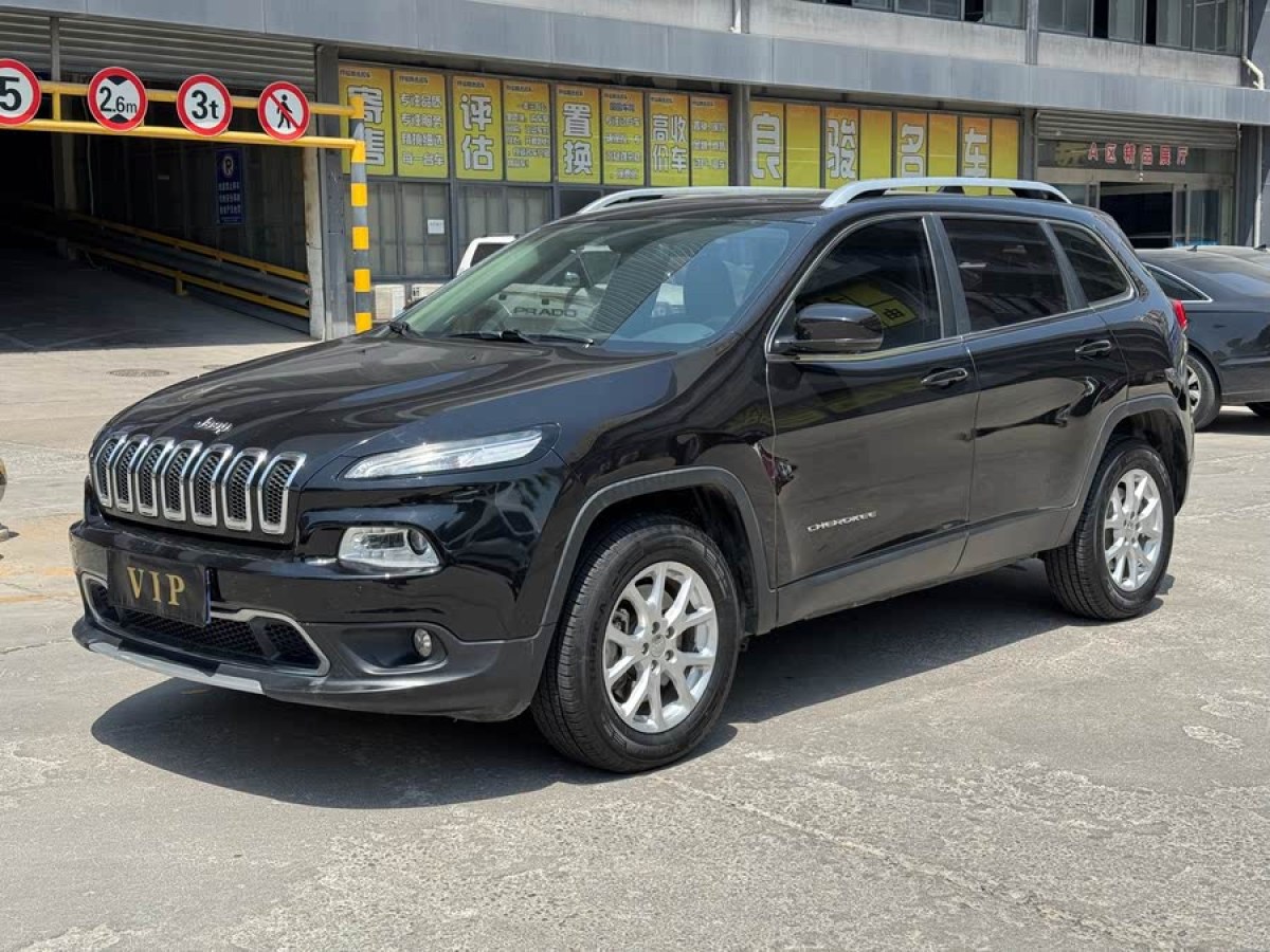 Jeep 自由光  2017款 2.4L 優(yōu)越版圖片