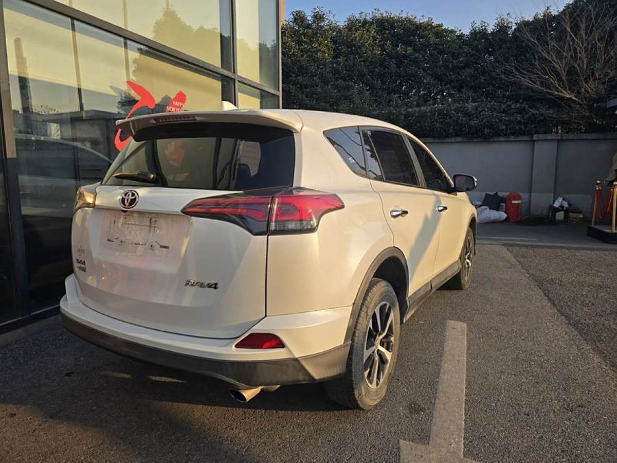 豐田 RAV4榮放  2016款 2.0L CVT兩驅(qū)風(fēng)尚版圖片