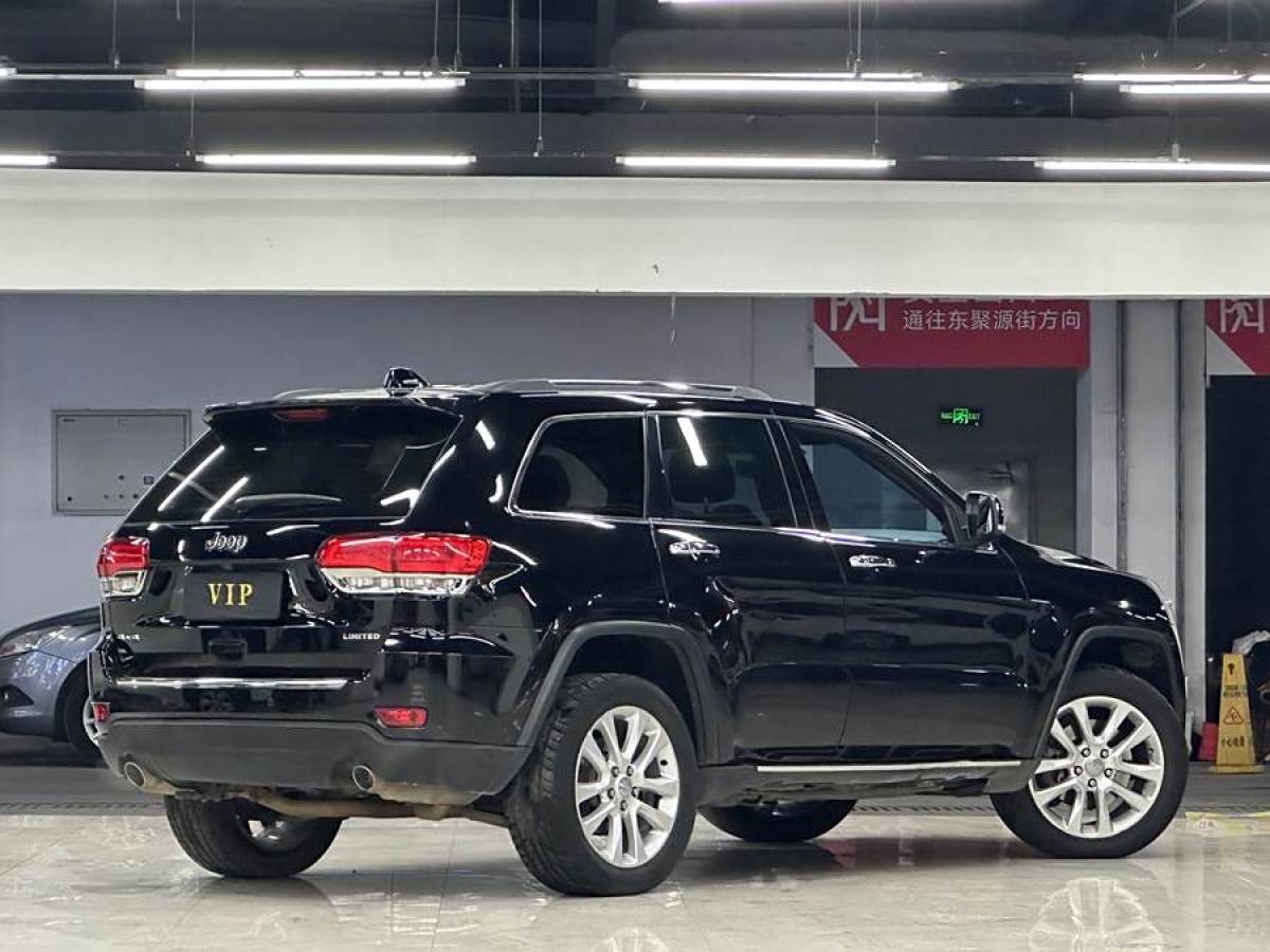 Jeep 大切諾基  2017款 3.0L 舒享導(dǎo)航版圖片