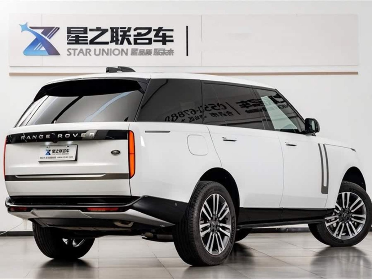 路虎 攬勝  2023款 改款 3.0 L6 400PS 盛世加長(zhǎng)版圖片