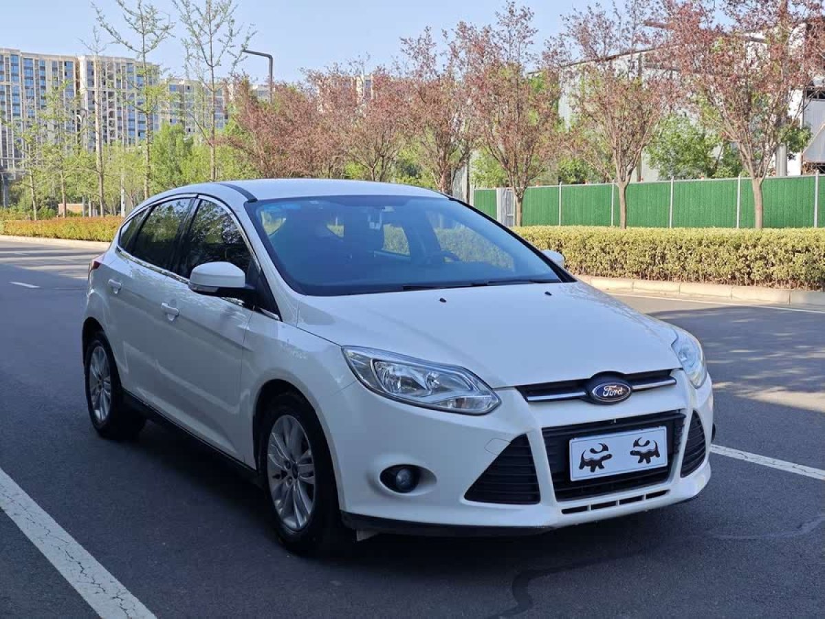 福特 福克斯  2012款 兩廂 1.6L 手動(dòng)舒適型圖片