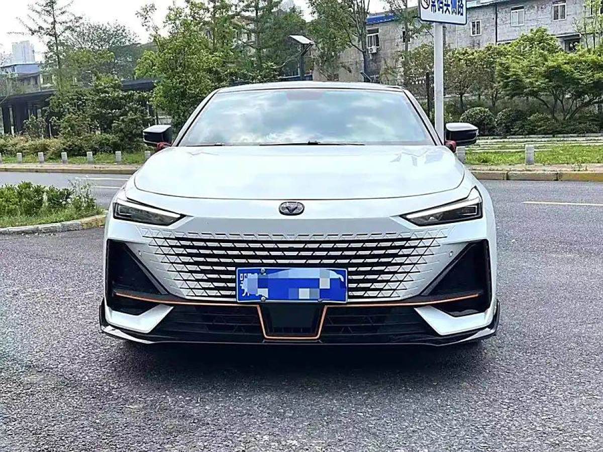 2022年3月長安 長安UNI-V  2022款 1.5T 運(yùn)動版