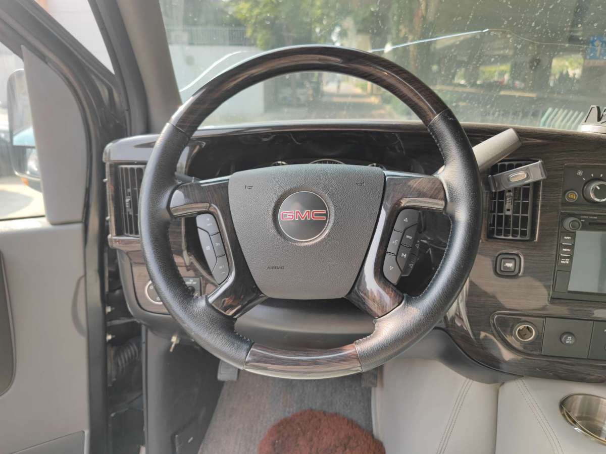 GMC SAVANA  2012款 6.0L 總裁級(jí)隱私屏版圖片