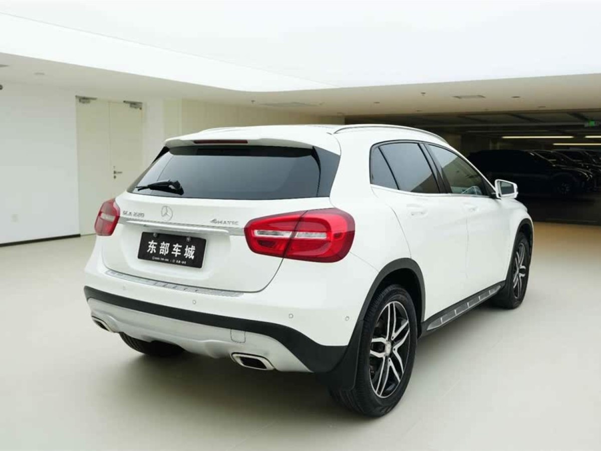 奔馳 奔馳GLA  2016款 GLA 220 4MATIC 時(shí)尚型圖片