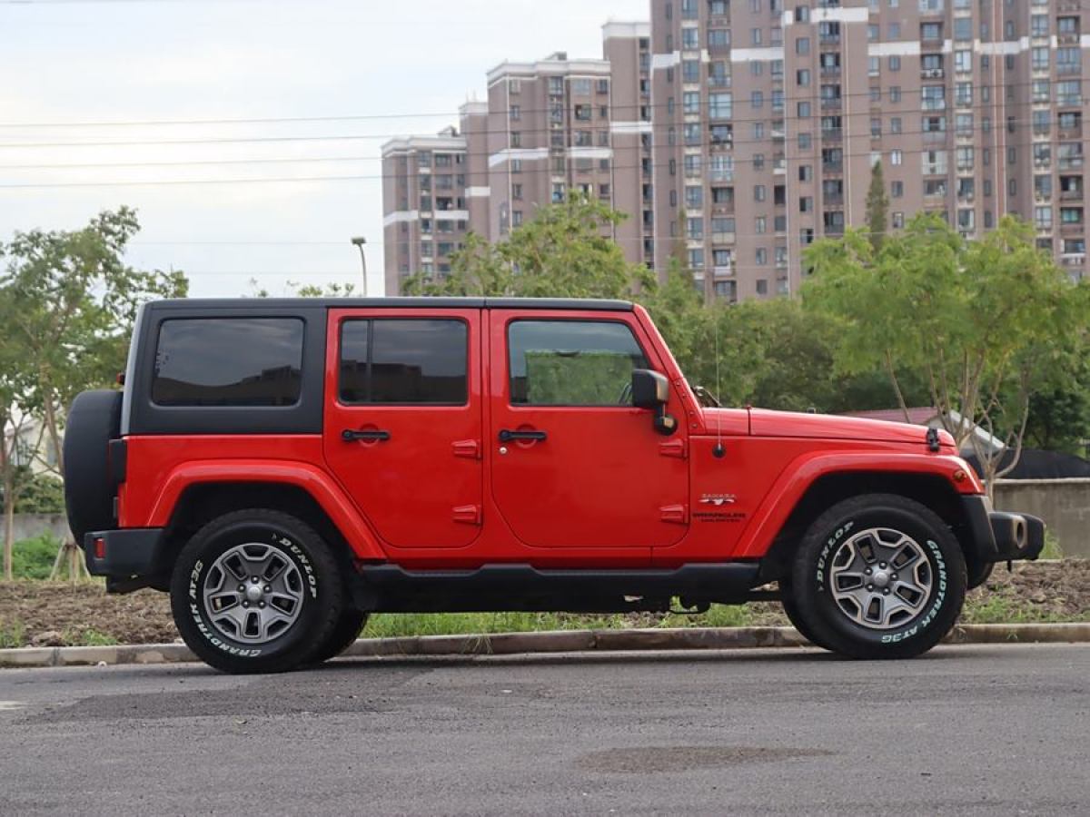 Jeep 牧馬人  2015款 3.0L Sahara 四門(mén)舒享版圖片