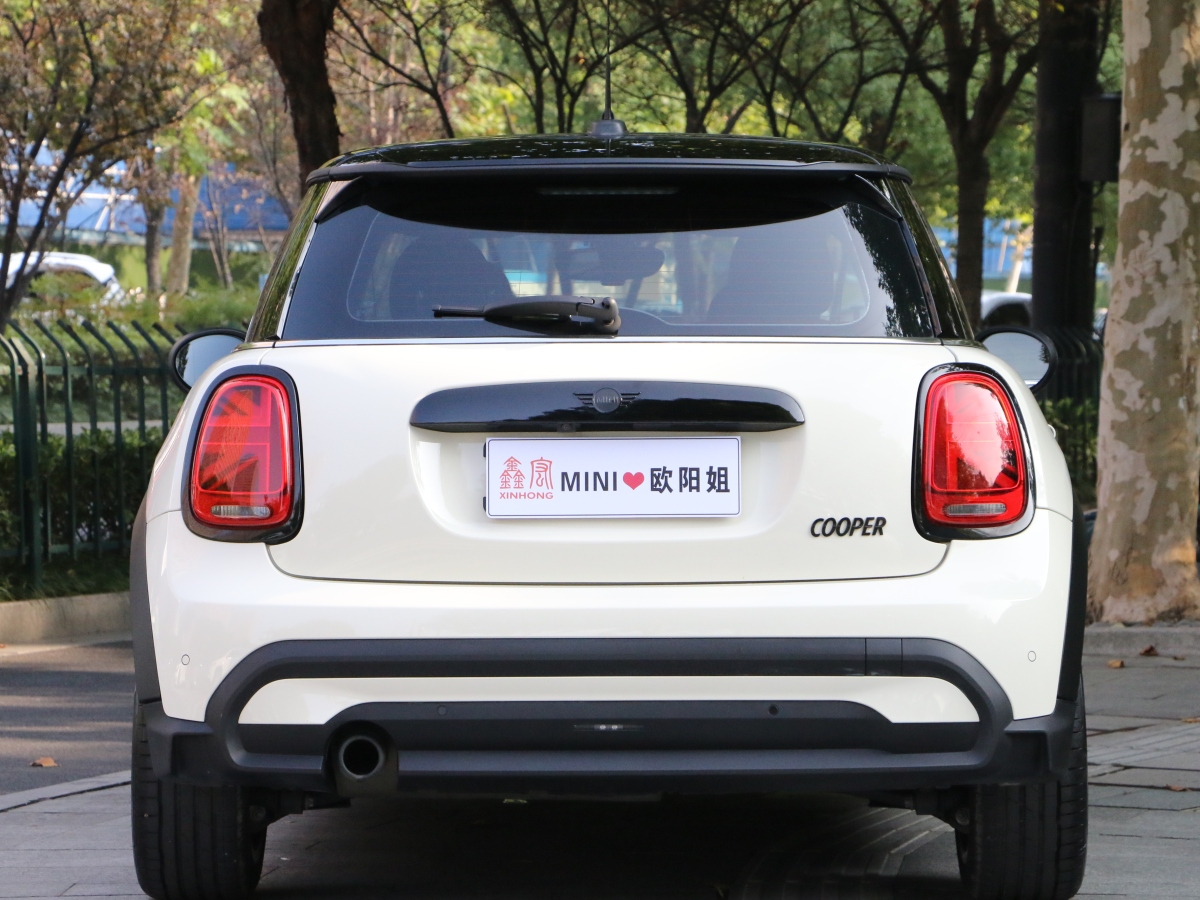 MINI MINI  2023款 改款 1.5T COOPER 藝術(shù)家圖片