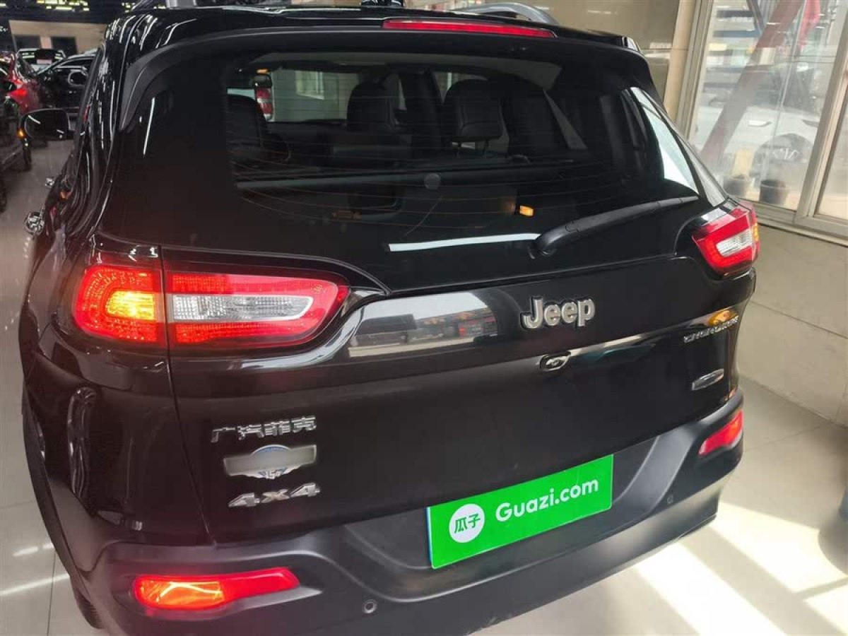 Jeep 自由光  2016款 2.4L 領(lǐng)先智能版圖片