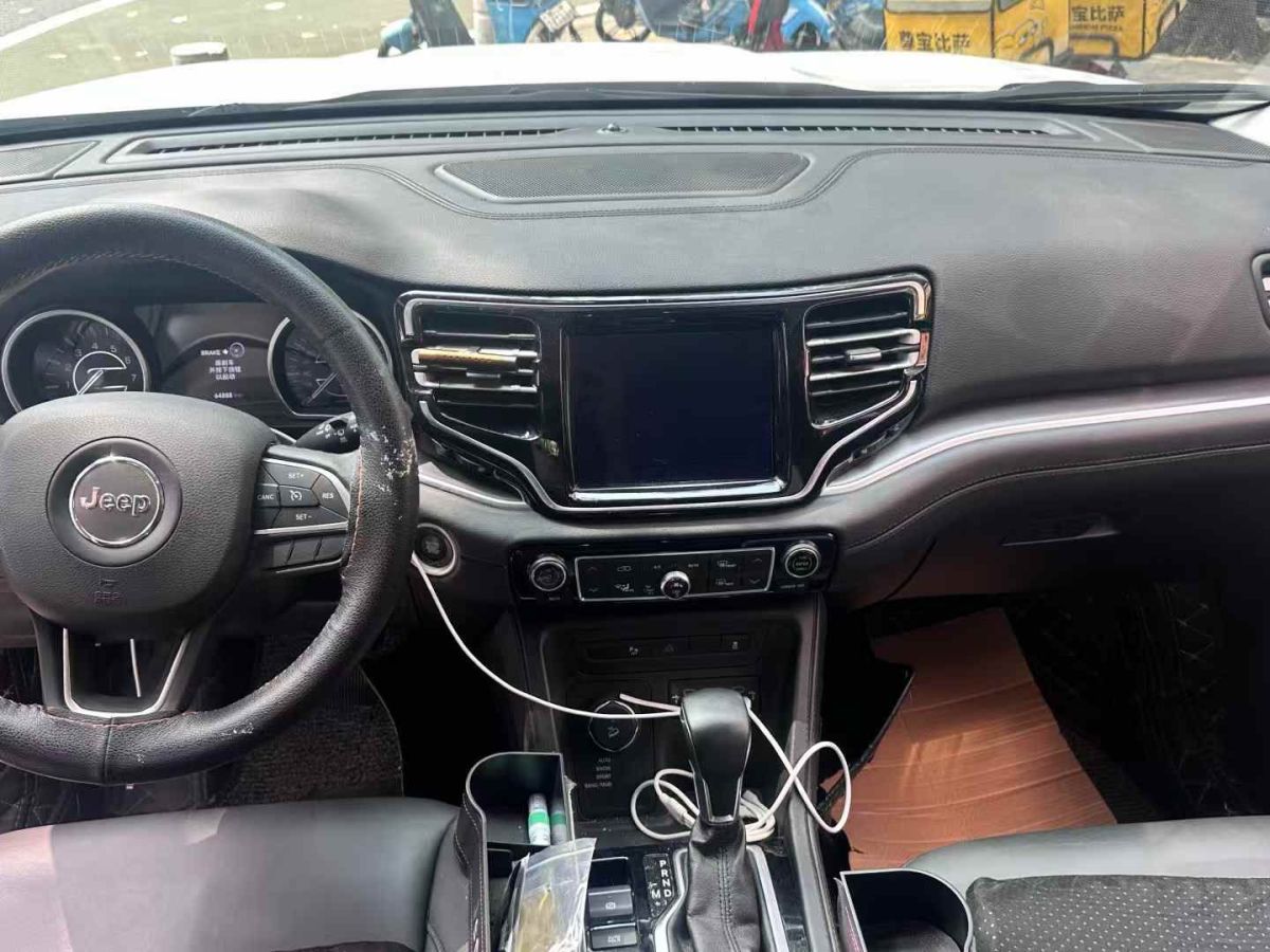 Jeep 大指揮官  2018款 2.0T 兩驅(qū)進享版圖片
