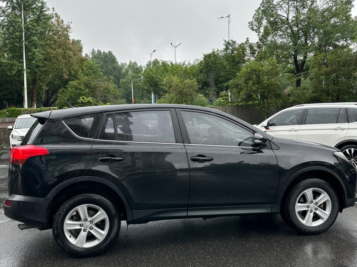 2014年8月豐田 RAV4榮放  2013款 2.0L CVT四驅(qū)風(fēng)尚版