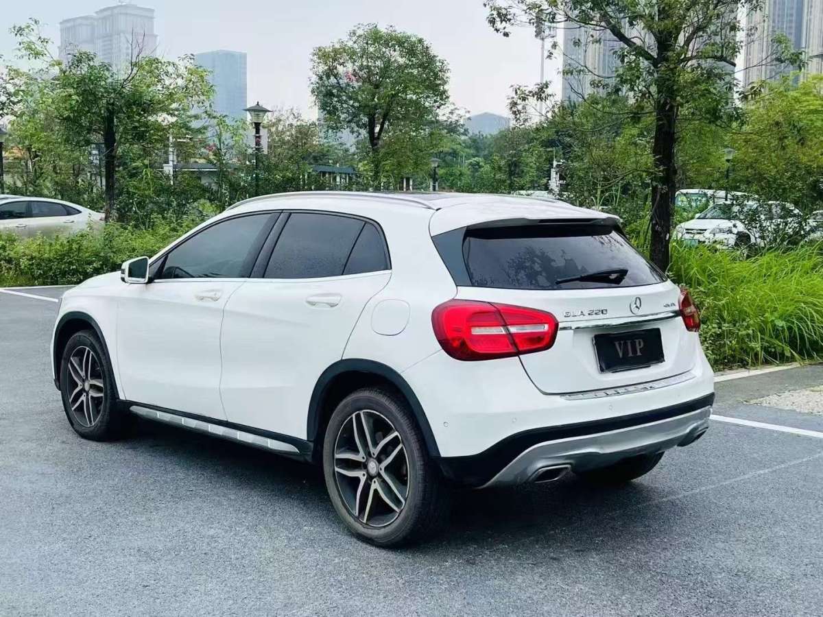 奔馳 奔馳GLA  2015款 GLA 220 4MATIC 時(shí)尚型圖片