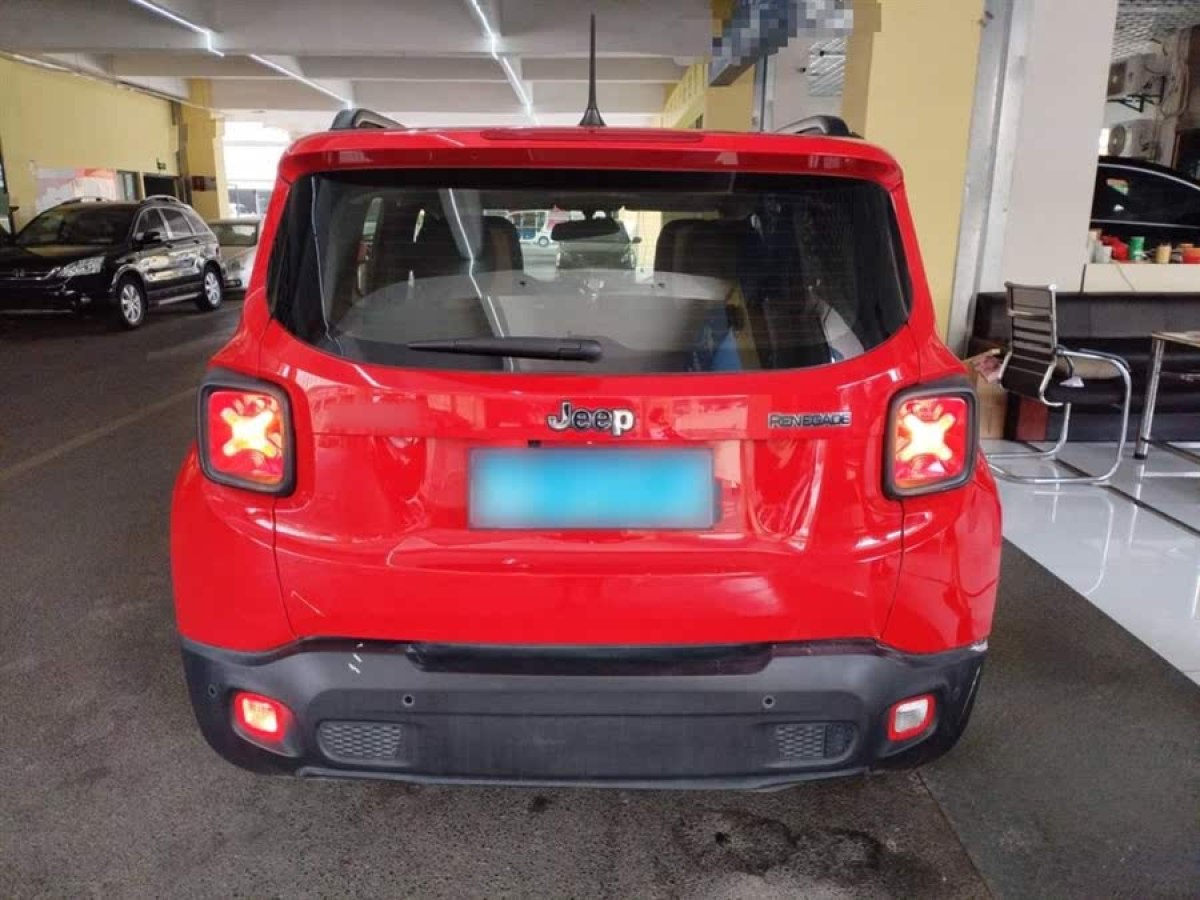 Jeep 自由俠  2019款 220T 自動領(lǐng)先版圖片