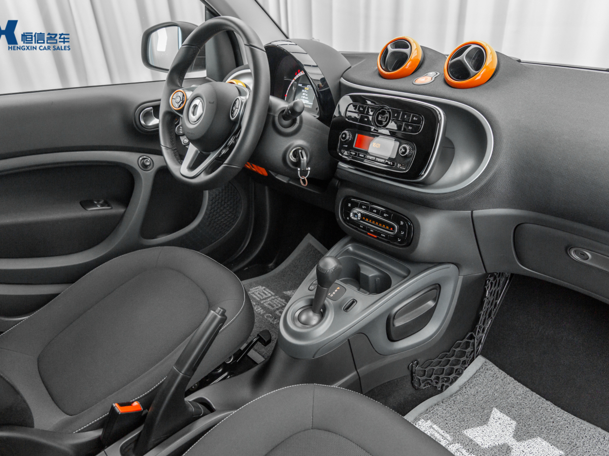 2019年8月smart fortwo  2019款 0.9T 66千瓦硬頂風(fēng)擎版 國(guó)VI