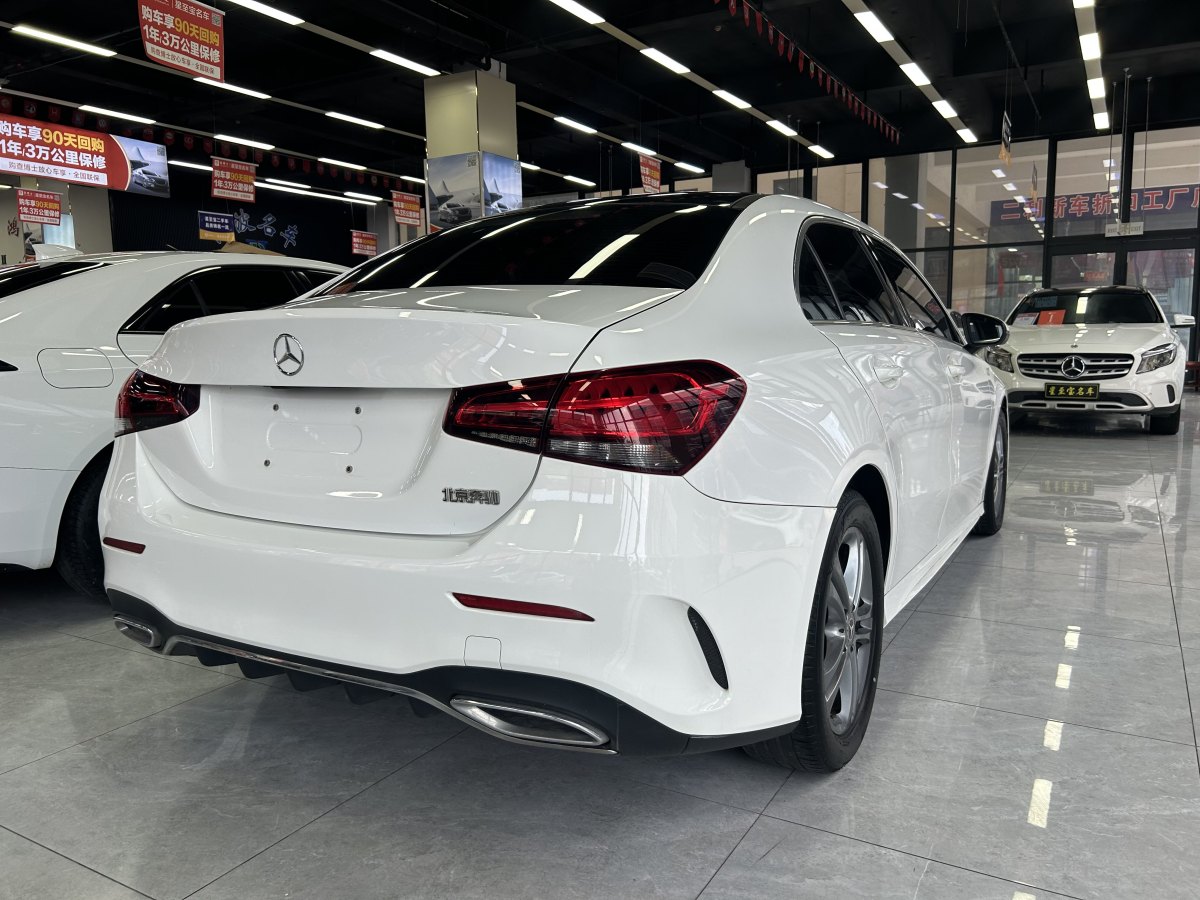 奔馳 奔馳A級  2021款 改款 A 180 L 運動轎車圖片