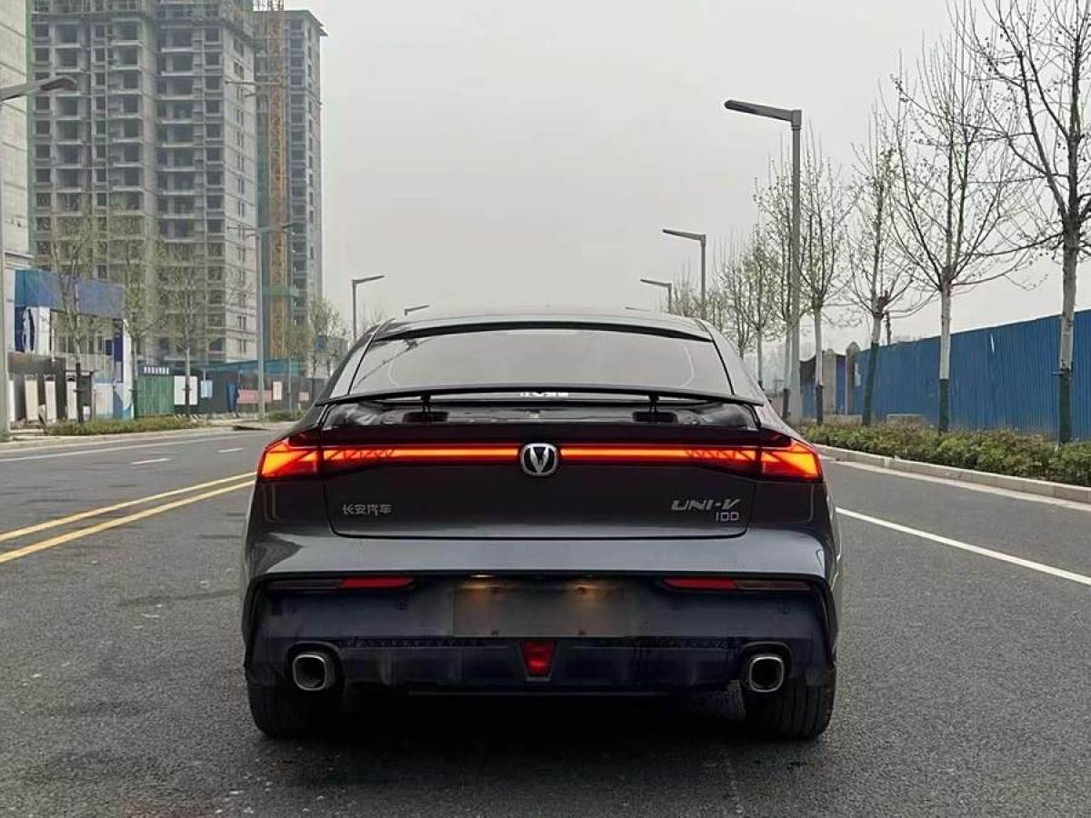 長(zhǎng)安 長(zhǎng)安UNI-V  2022款 1.5T 尊貴型圖片