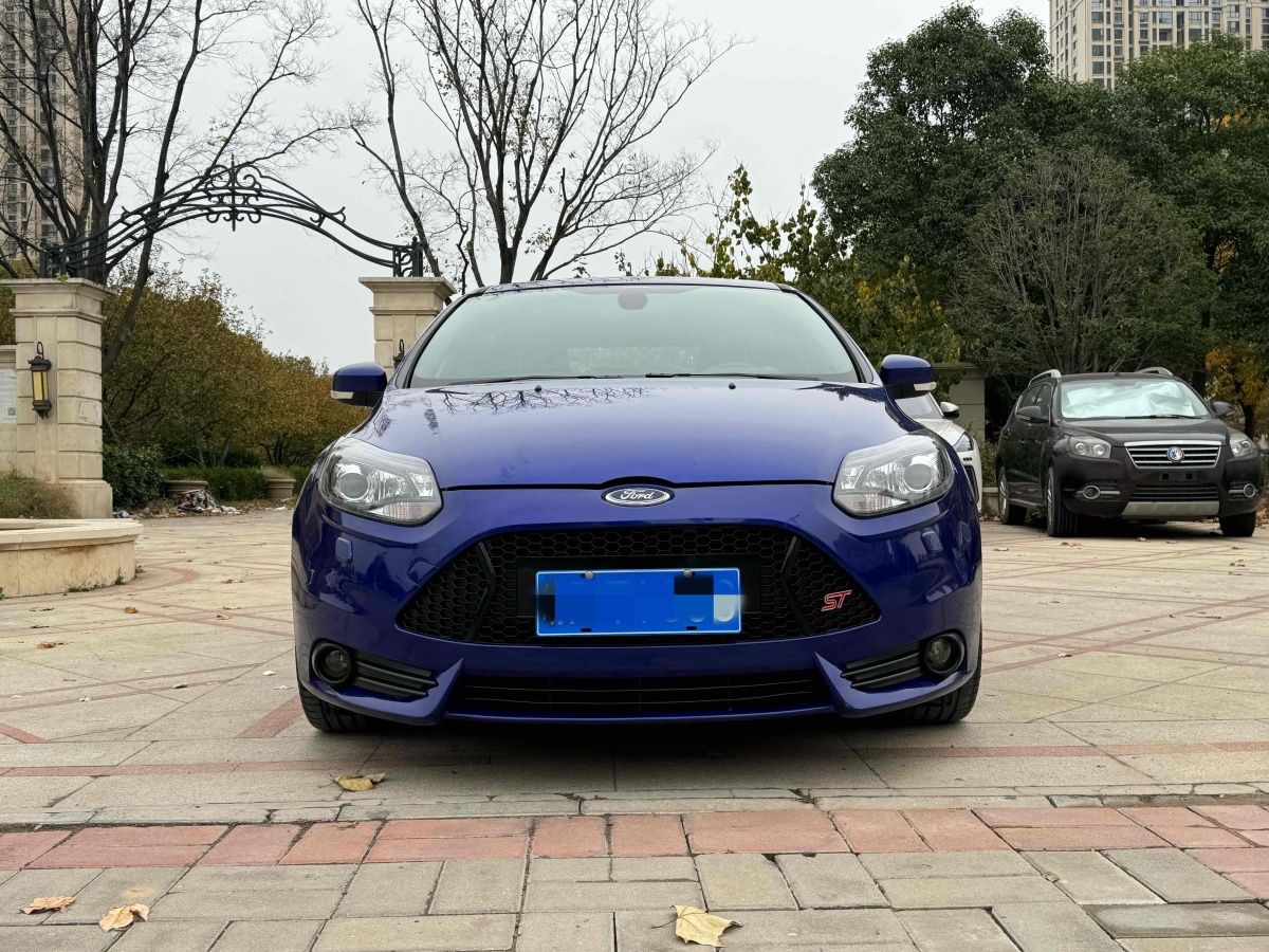 福特 ?？怂? 2013款 2.0T ST 標(biāo)準(zhǔn)版圖片