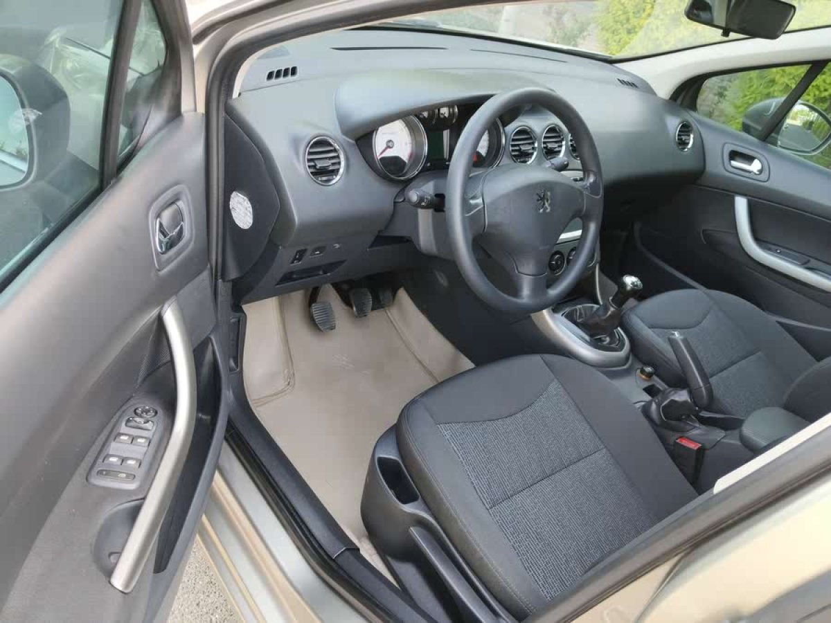 標(biāo)致 408  2011款 1.6L 手動(dòng)舒適版圖片