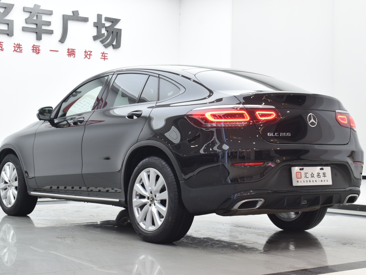 2019年12月奔馳 奔馳GLC  2021款 GLC 260 4MATIC 轎跑SUV