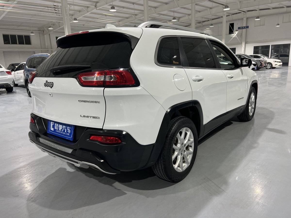 Jeep 自由光  2017款 2.0L 优越版图片