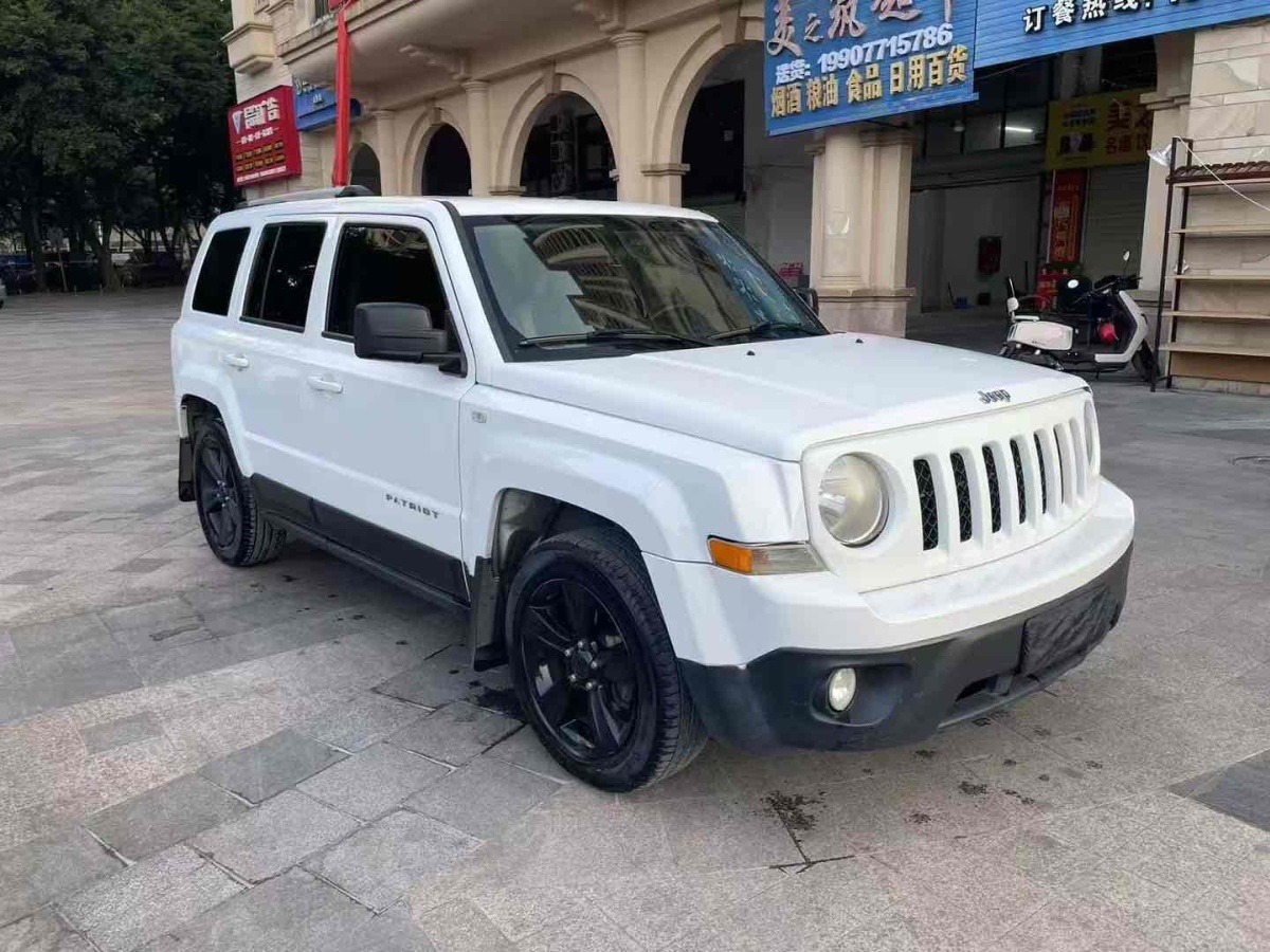 2013年9月Jeep 自由客  2013款 2.4 豪華導航版