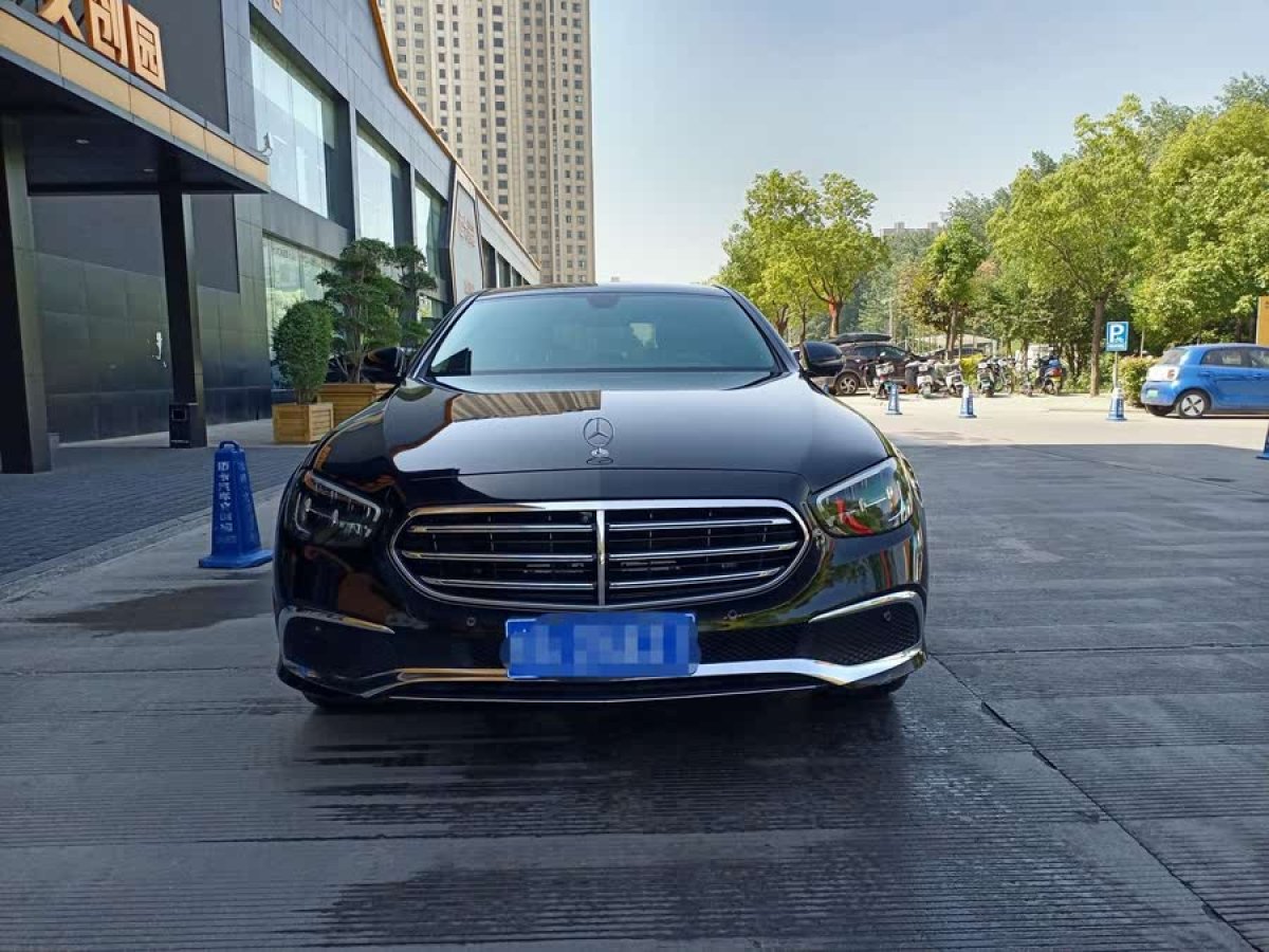 奔馳 奔馳E級(jí)  2022款 改款三 E 300 L 豪華型圖片