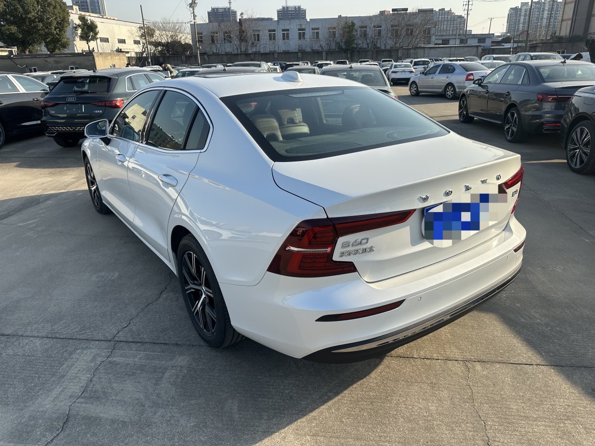 沃爾沃 S60L  2024款 B4 智逸豪華版圖片