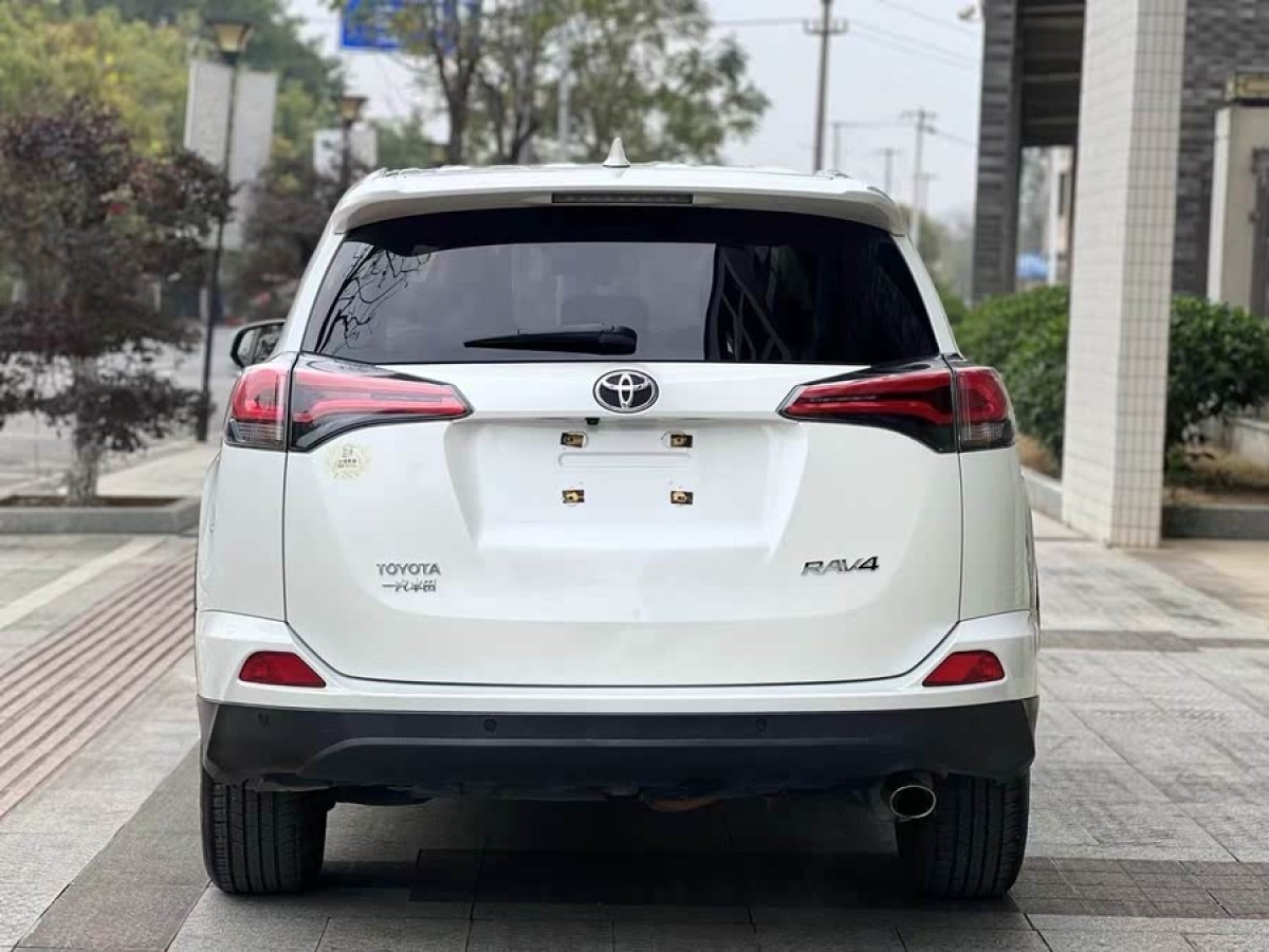 豐田 RAV4榮放  2016款 2.0L CVT兩驅(qū)風(fēng)尚版圖片