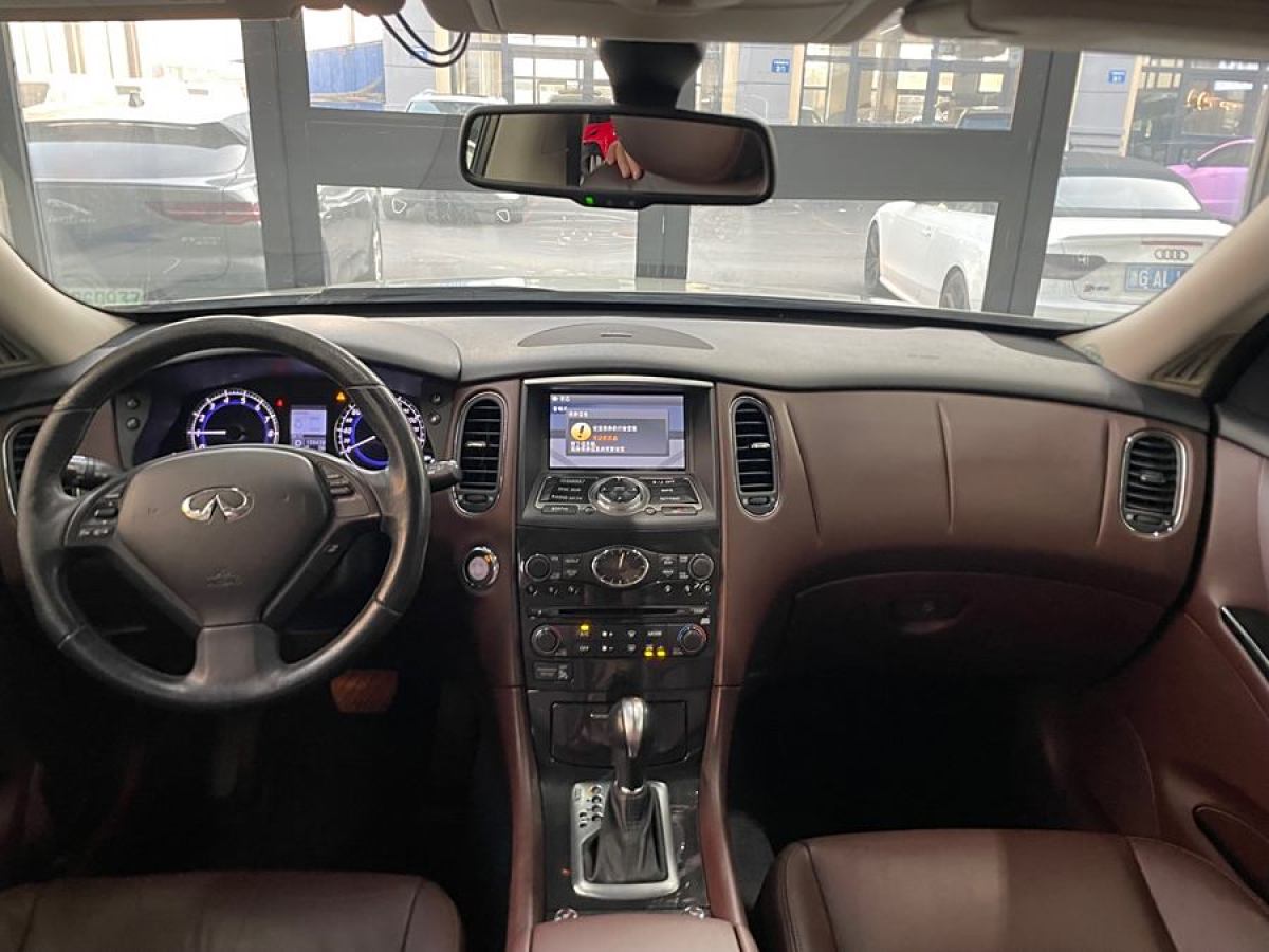 英菲尼迪 QX50  2013款 2.5L 兩驅(qū)優(yōu)雅版圖片