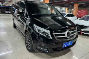 奔驰A级 奔驰  A 220 L 4MATIC 运动轿车