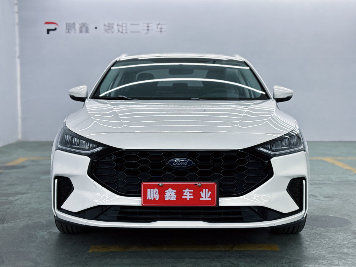 福特 福克斯  2022款 三廂 EcoBoost 180 自動(dòng)競(jìng)速版圖片