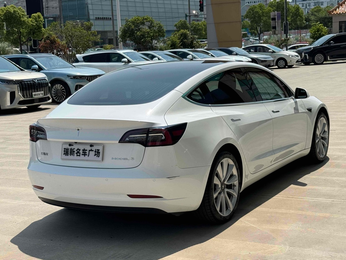 特斯拉 Model Y  2020款 改款 標(biāo)準(zhǔn)續(xù)航后驅(qū)升級版圖片