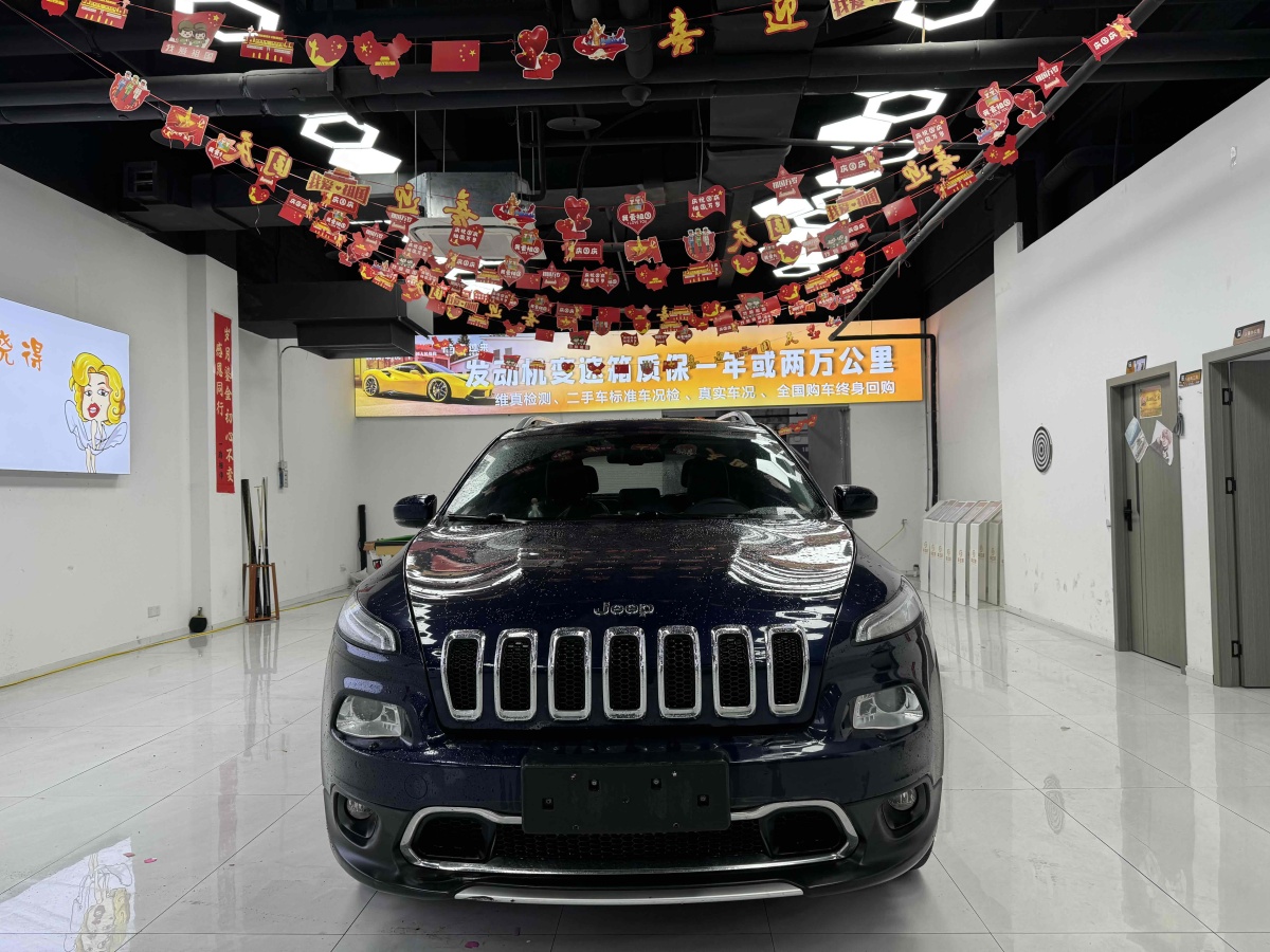 Jeep 自由光  2016款 2.4L 優(yōu)越版圖片