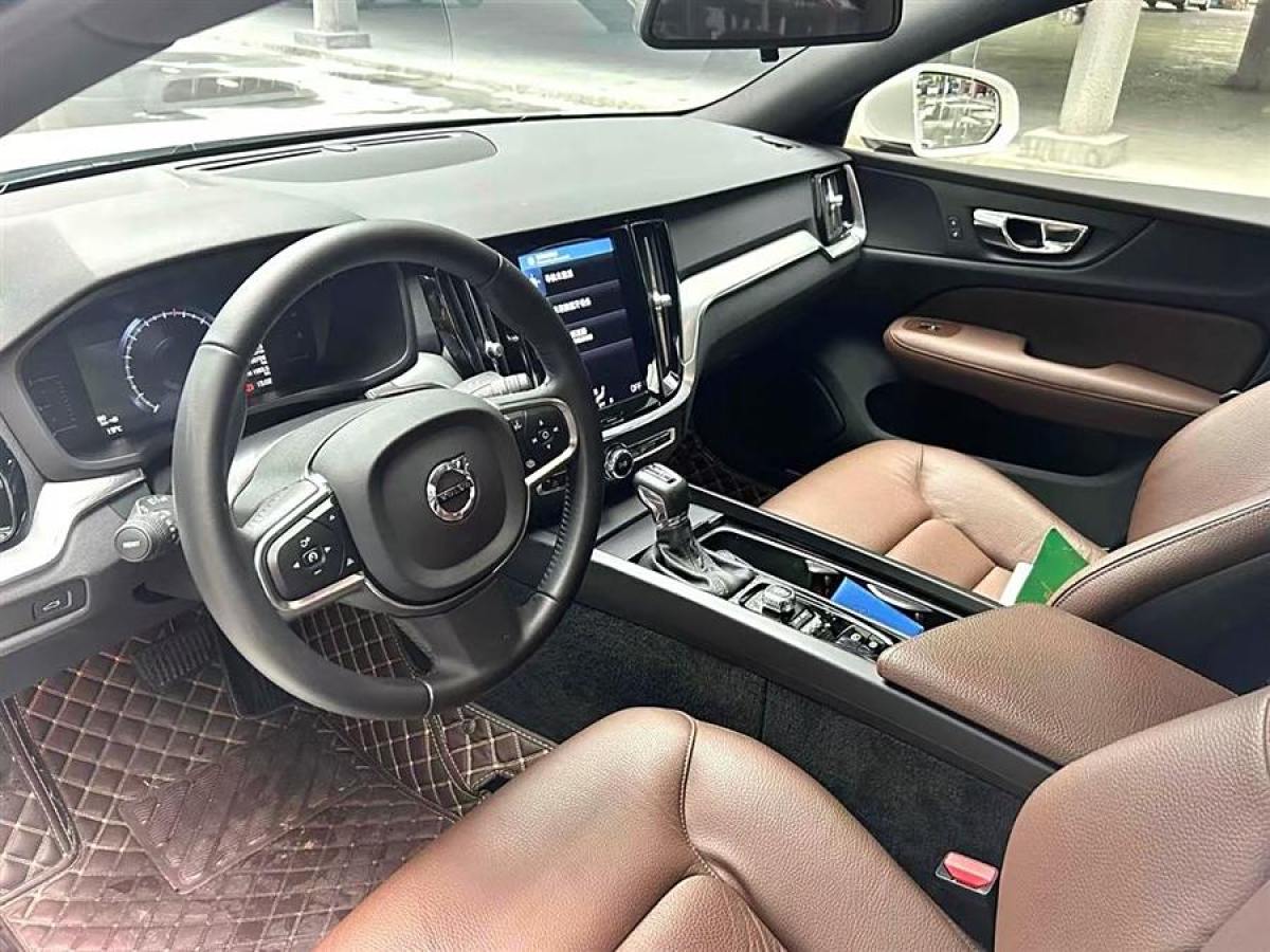 沃爾沃 S60L  2020款 T4 智逸豪華版圖片