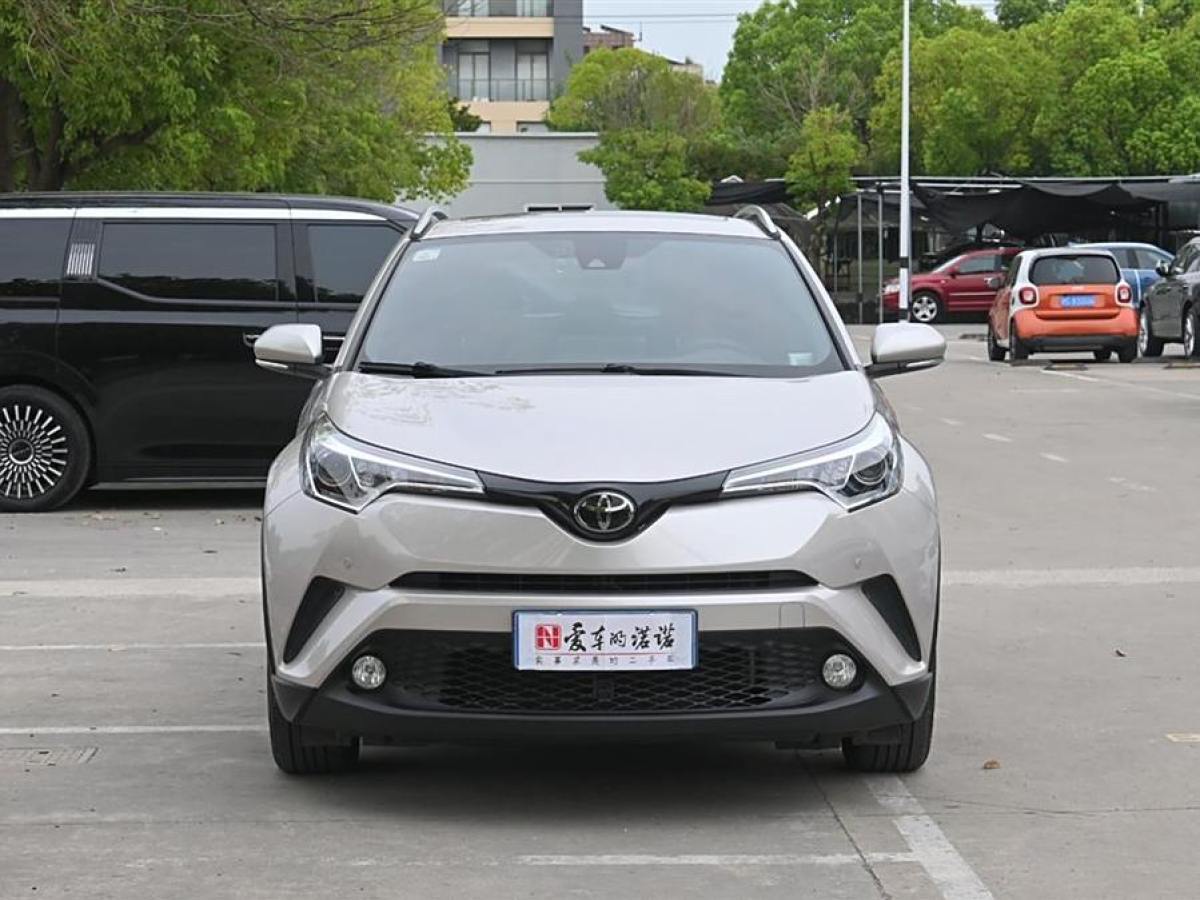 豐田 C-HR  2020款 2.0L 領(lǐng)先版圖片