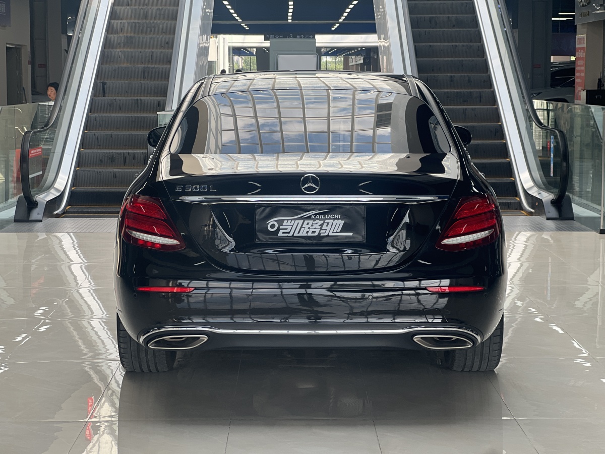 奔馳 奔馳E級  2019款 改款 E 300 L 豪華型圖片