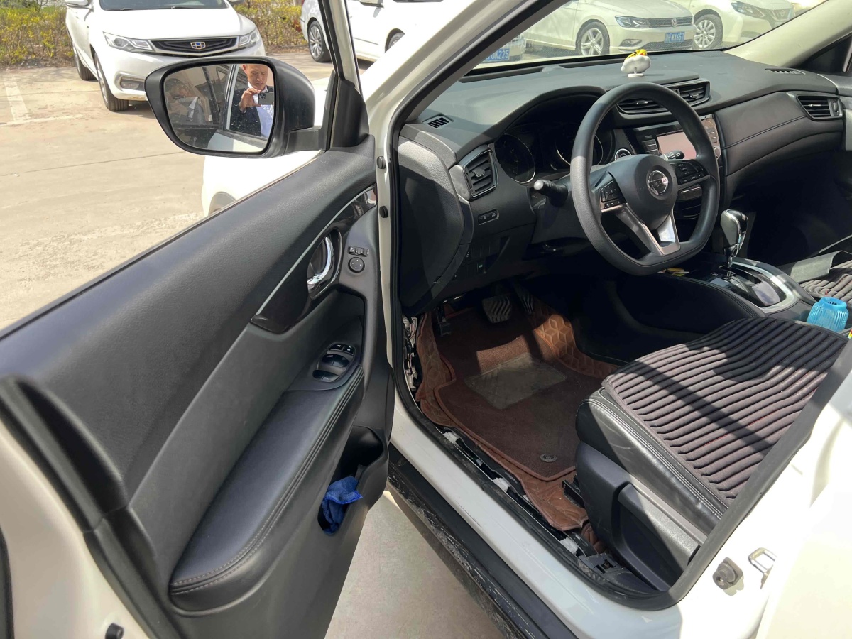 2018年4月日产 奇骏  2017款 2.0L CVT舒适版 2WD