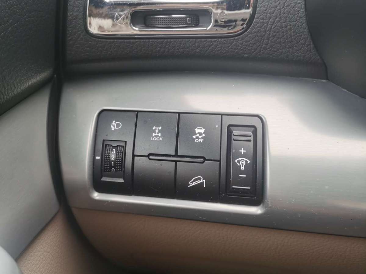 起亚 索兰托  2018款 索兰托L 2.4L 汽油4WD都市版 7座图片