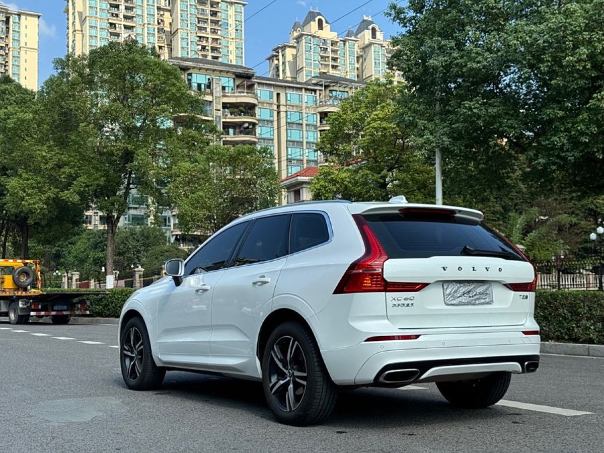 沃爾沃 XC60  2018款 T5 四驅(qū)智遠(yuǎn)運(yùn)動版圖片